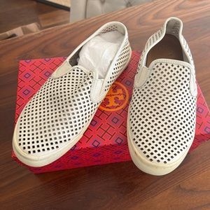 Tory Burch Jesse Perforated Sneaker - size 7 - white leather